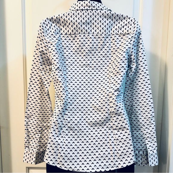 Banana Republic White Navy Geometric Button-Down Shirt, Tailored fit - Women 4 - Picture 4 of 5